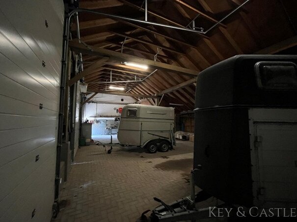 Exklusives Anwesen nahe Emden: Leben mit Pferd auf zauberhafter Reitanlage mit denkmalgeschütztem Bauernhaus