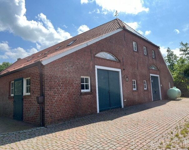 Exklusives Anwesen nahe Emden: Leben mit Pferd auf zauberhafter Reitanlage mit denkmalgeschütztem Bauernhaus
