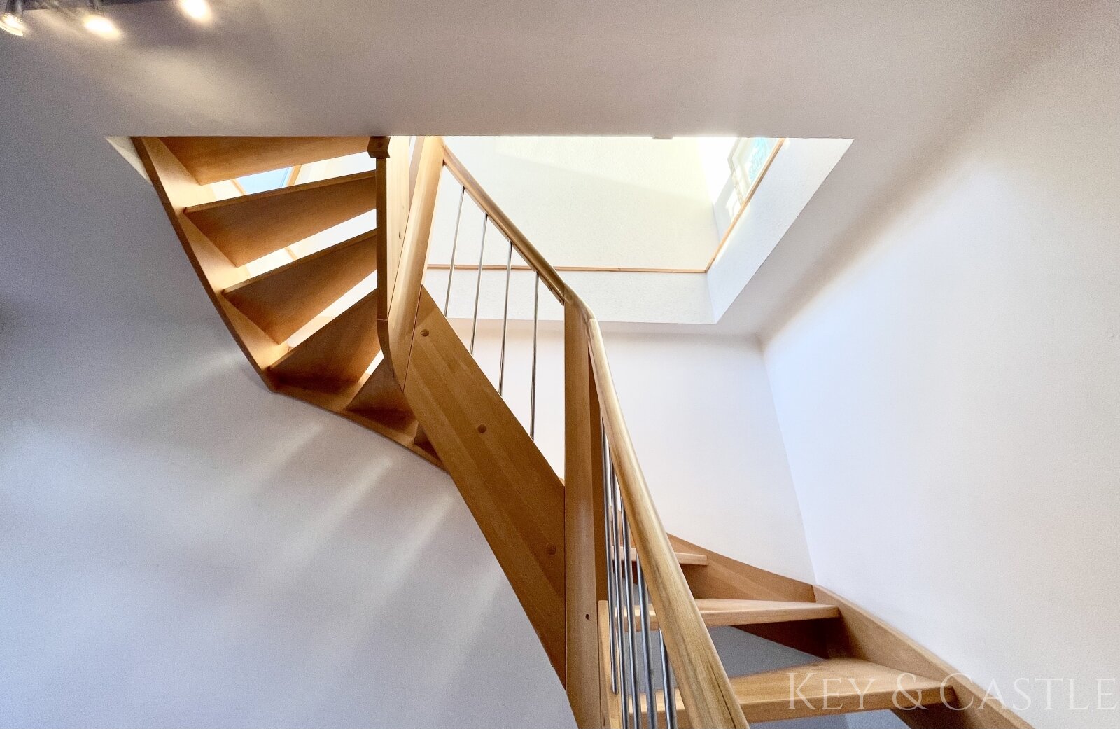 Wunderschöne Maisonette-Wohnung mit Sauna, Dachterrasse und Kamin über den Dächern von Alt-Tegel