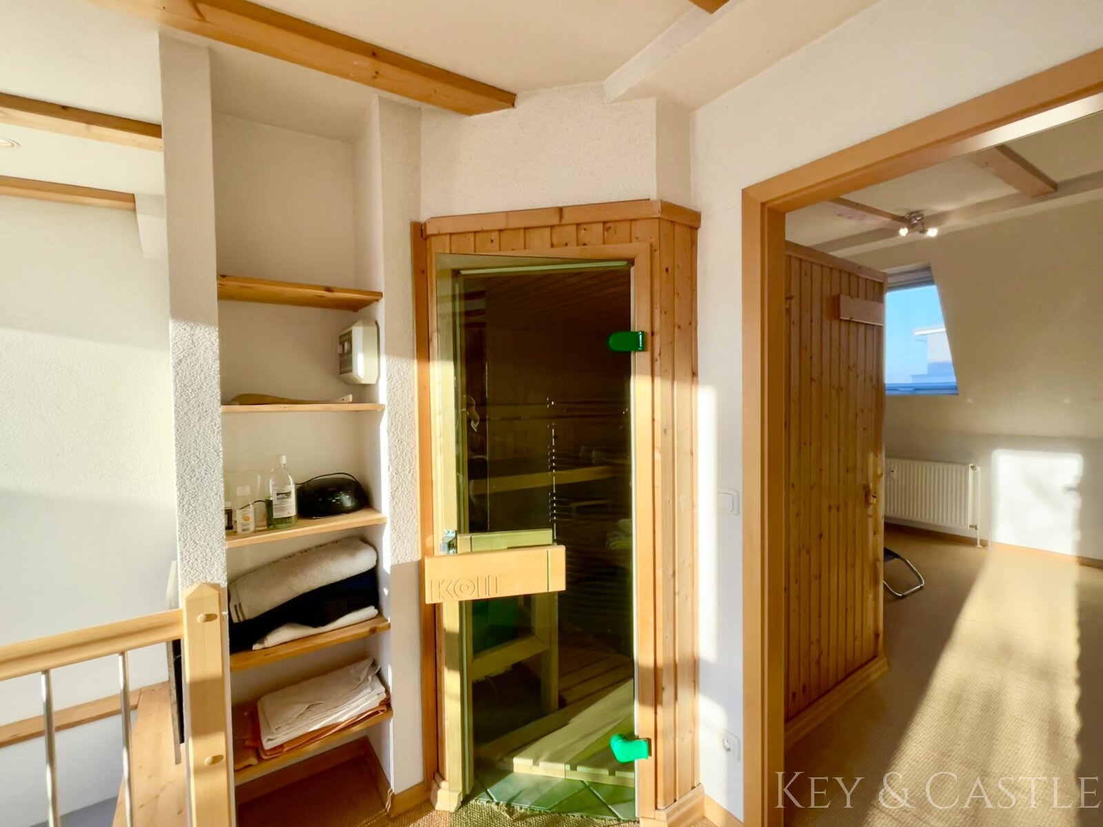 Wunderschöne Maisonette-Wohnung mit Sauna, Dachterrasse und Kamin über den Dächern von Alt-Tegel