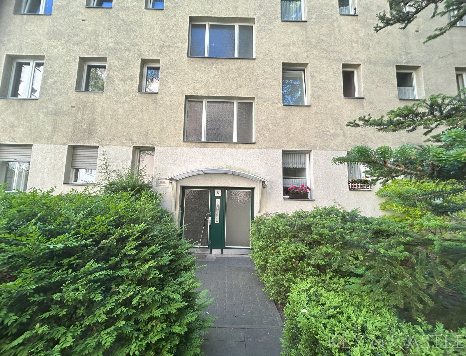 2-Zimmer-Wohnung mit Balkon nahe Schloss Charlottenburg