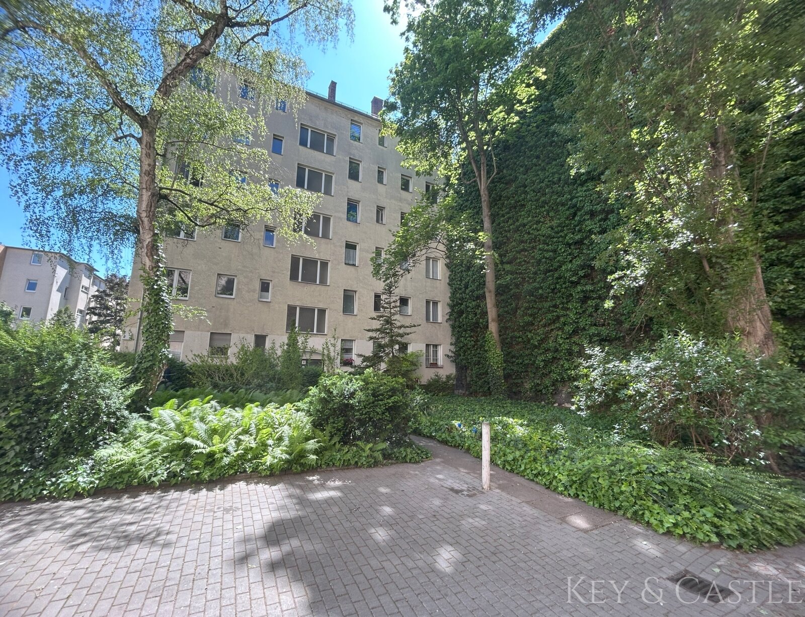 2-Zimmer-Wohnung mit Balkon nahe Schloss Charlottenburg