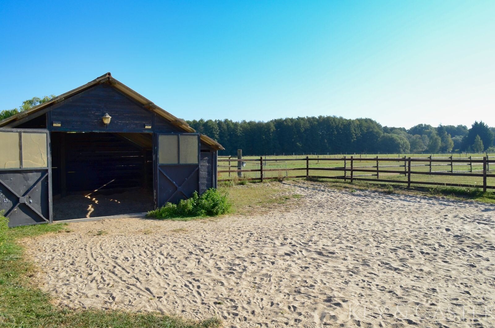 Einmalige Reitanlage bei Potsdam mit 16 Hektar arrondiertem Land