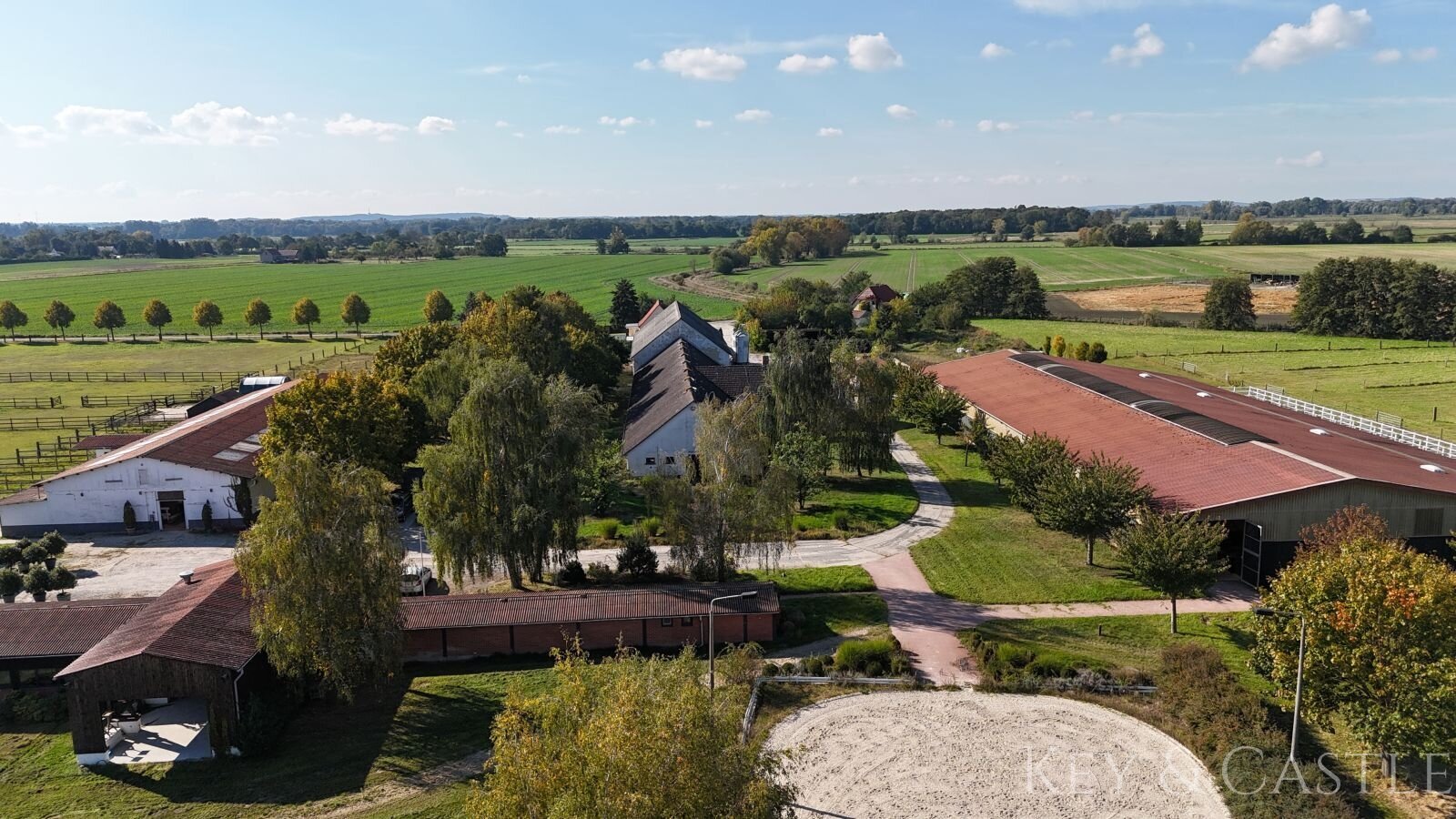 Einmalige Reitanlage bei Potsdam mit 16 Hektar arrondiertem Land