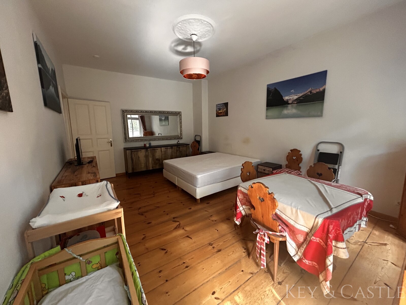 Ruhiges Gartenhaus im Helmholzkiez – 3 Zimmer mit zwei Balkonen