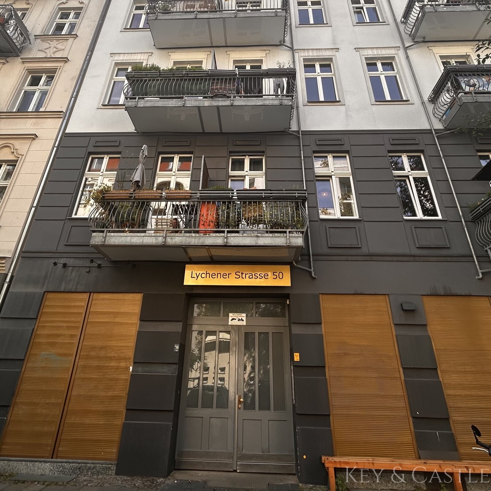 Ruhiges Gartenhaus im Helmholzkiez – 3 Zimmer mit zwei Balkonen