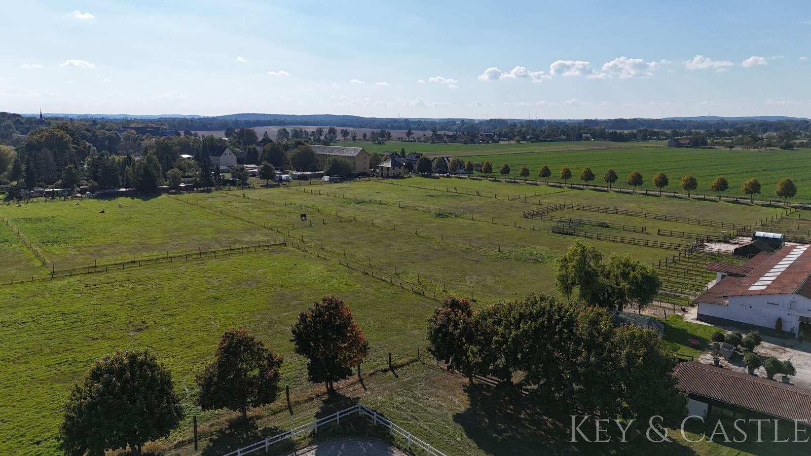 Einmalige Lage- Reitsportanlage bei Potsdam mit 16 Hektar arrondiertem Land