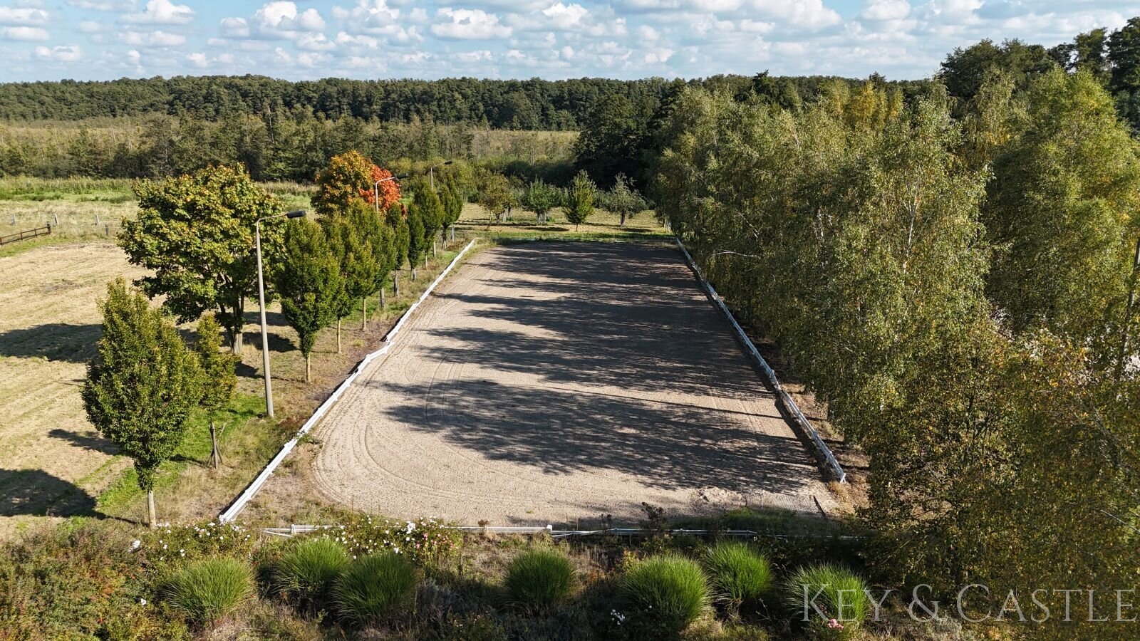 Einmalige Lage- Reitsportanlage bei Potsdam mit 16 Hektar arrondiertem Land