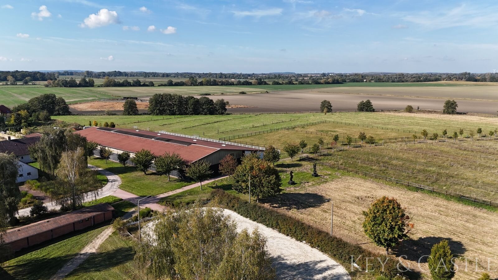 Einmalige Lage- Reitsportanlage bei Potsdam mit 16 Hektar arrondiertem Land