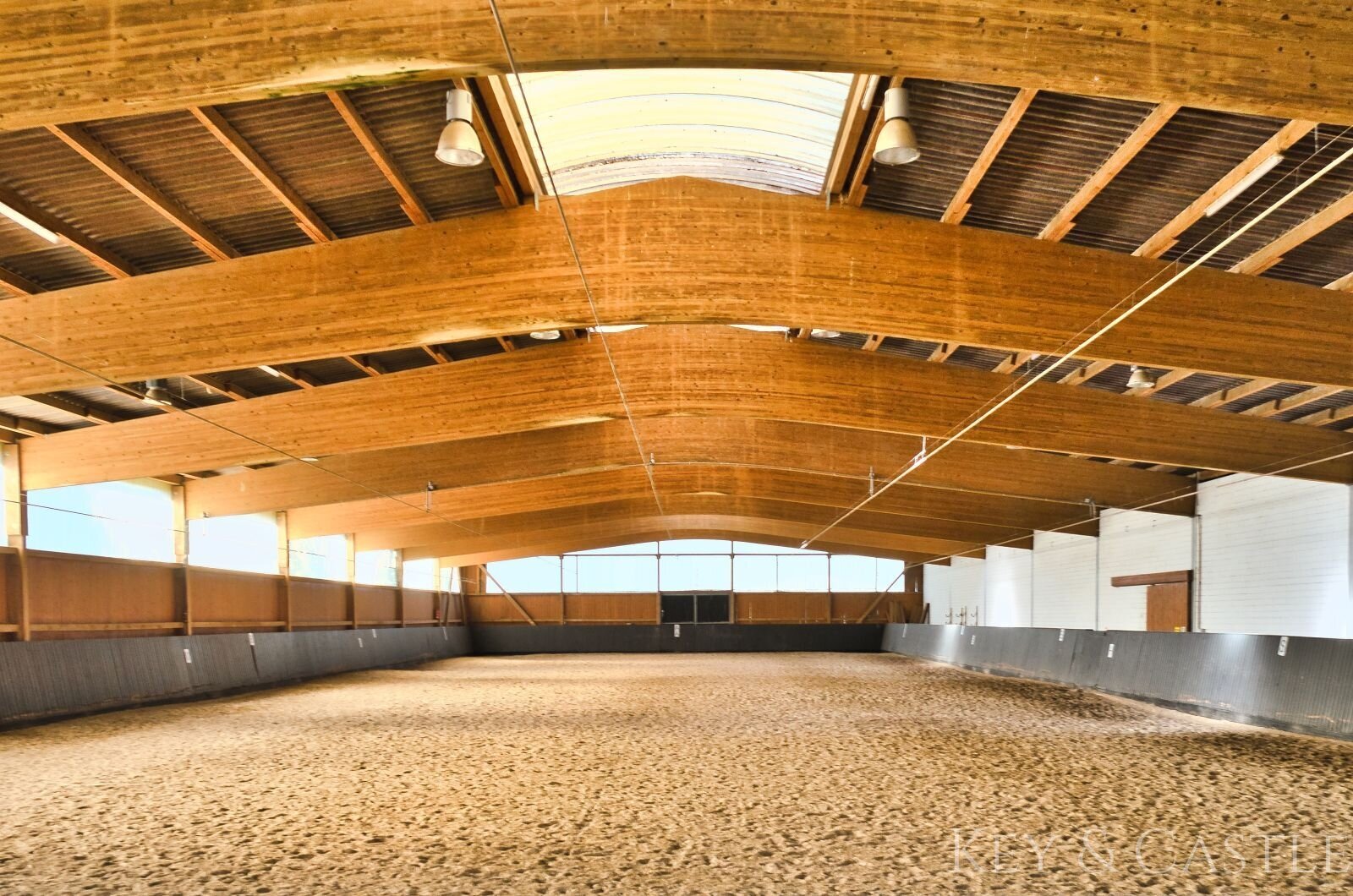 Einmalige Lage- Reitsportanlage bei Potsdam mit 16 Hektar arrondiertem Land