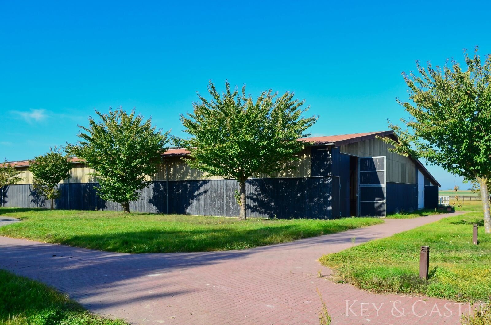 Einmalige Lage- Reitsportanlage bei Potsdam mit 16 Hektar arrondiertem Land