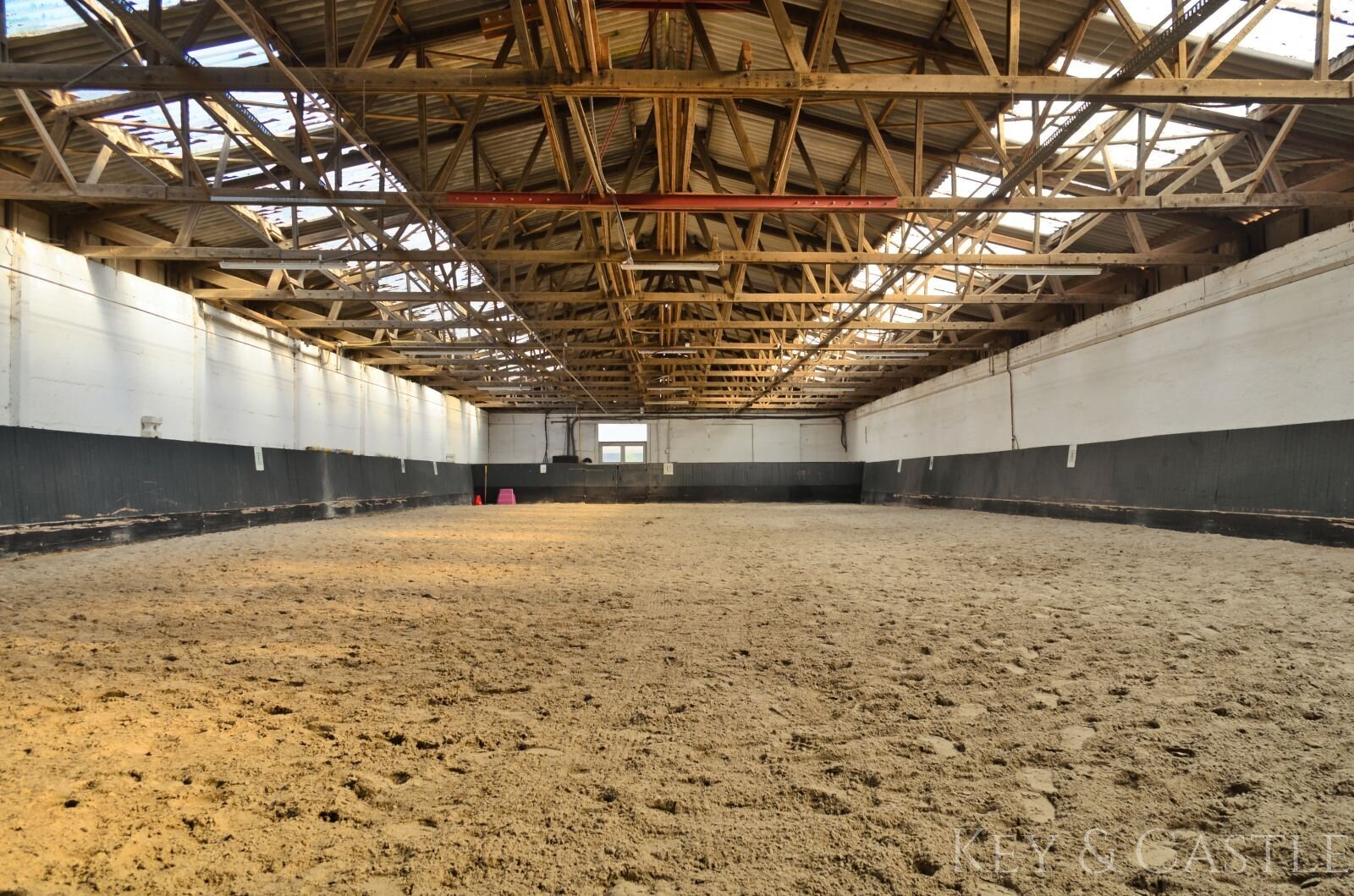 Einmalige Lage- Reitsportanlage bei Potsdam mit 16 Hektar arrondiertem Land