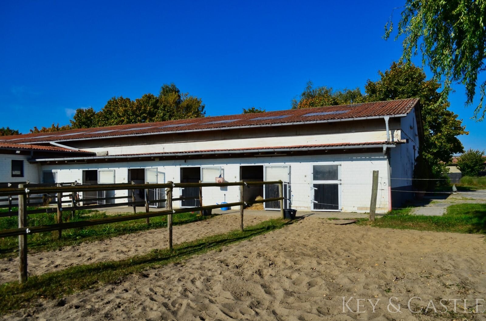 Einmalige Lage- Reitsportanlage bei Potsdam mit 16 Hektar arrondiertem Land