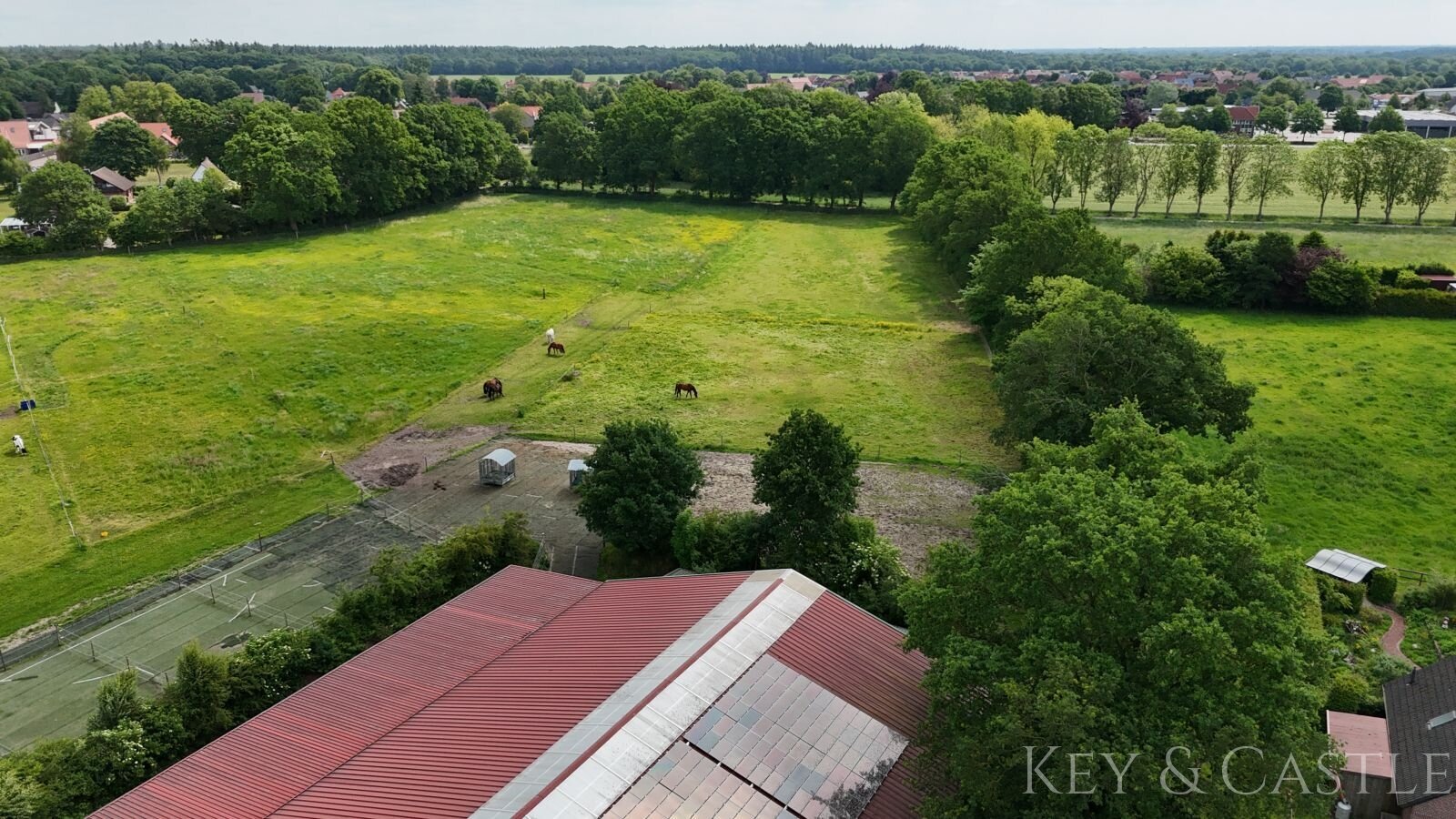 **provisionsfrei**Gepflegte Reitanlage mit erstklassigen Trainingsmöglichkeiten und Wohnhaus