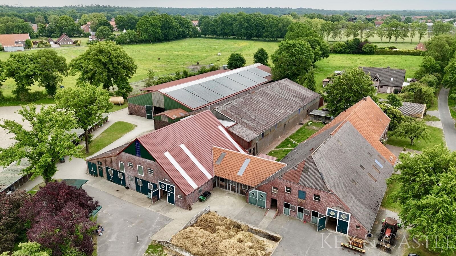 **provisionsfrei**Gepflegte Reitanlage mit erstklassigen Trainingsmöglichkeiten und Wohnhaus