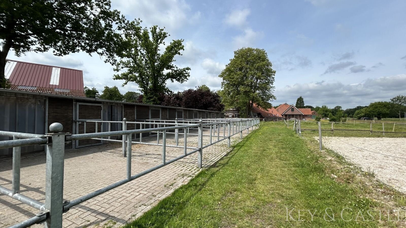 **provisionsfrei**Gepflegte Reitanlage mit erstklassigen Trainingsmöglichkeiten und Wohnhaus