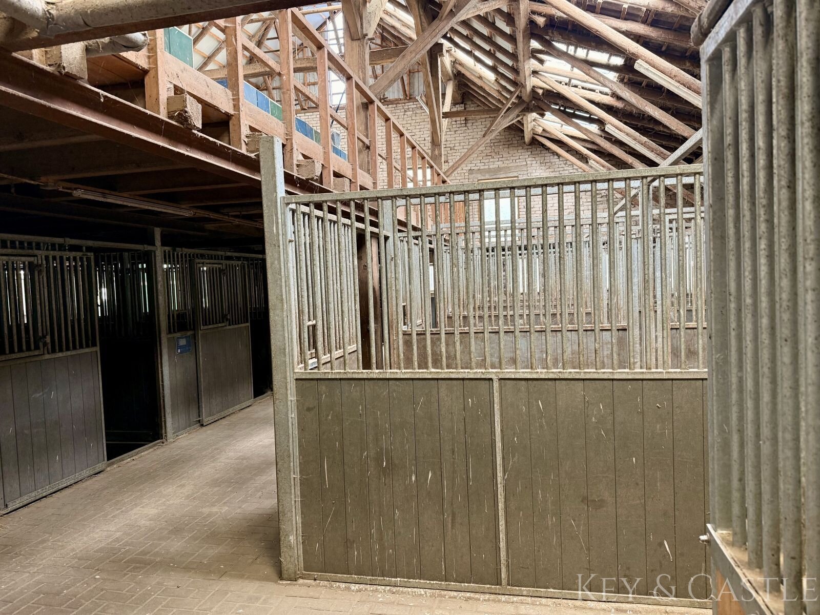 **provisionsfrei**Gepflegte Reitanlage mit erstklassigen Trainingsmöglichkeiten und Wohnhaus