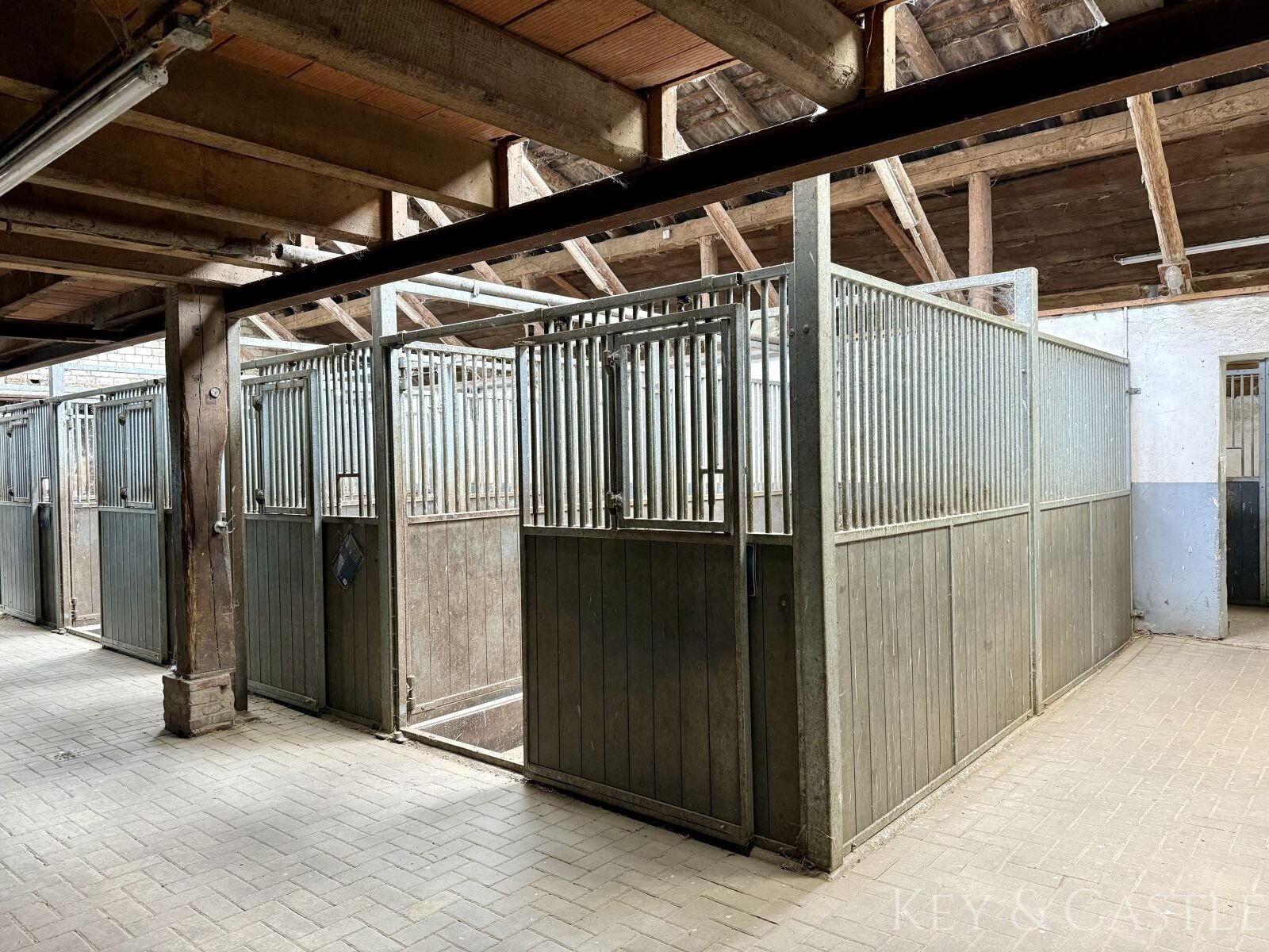 **provisionsfrei**Gepflegte Reitanlage mit erstklassigen Trainingsmöglichkeiten und Wohnhaus