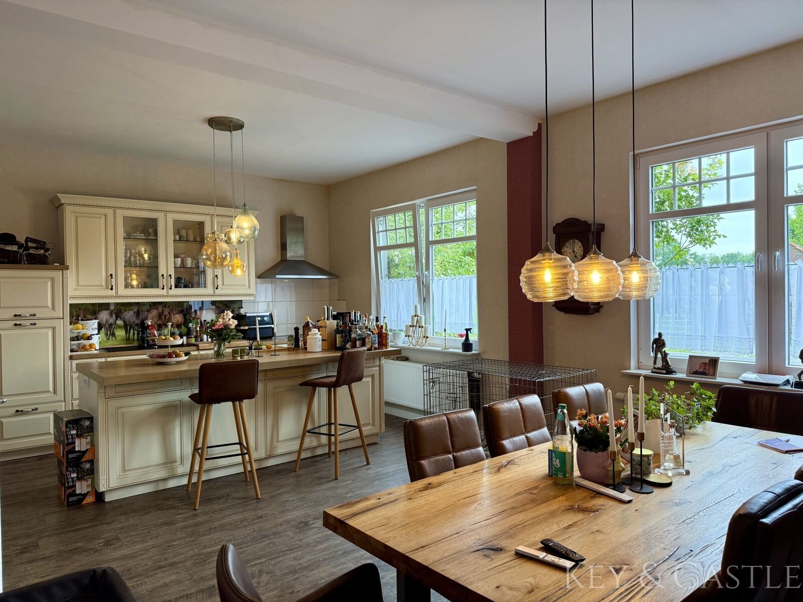 **provisionsfrei**Gepflegte Reitanlage mit erstklassigen Trainingsmöglichkeiten und Wohnhaus