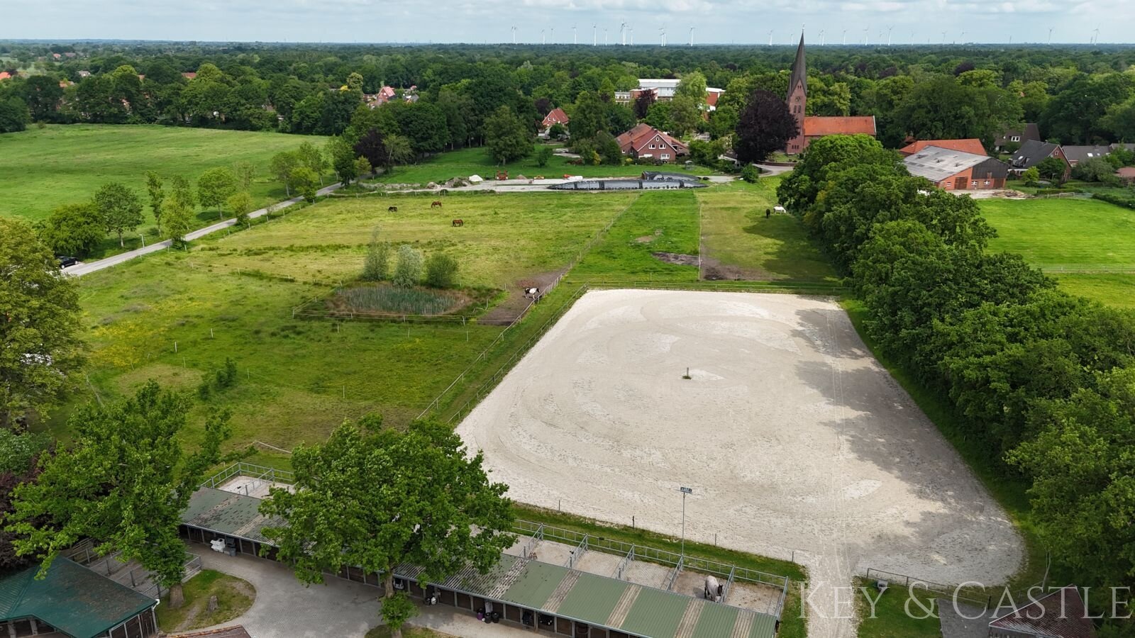 **provisionsfrei**Gepflegte Reitanlage mit erstklassigen Trainingsmöglichkeiten und Wohnhaus