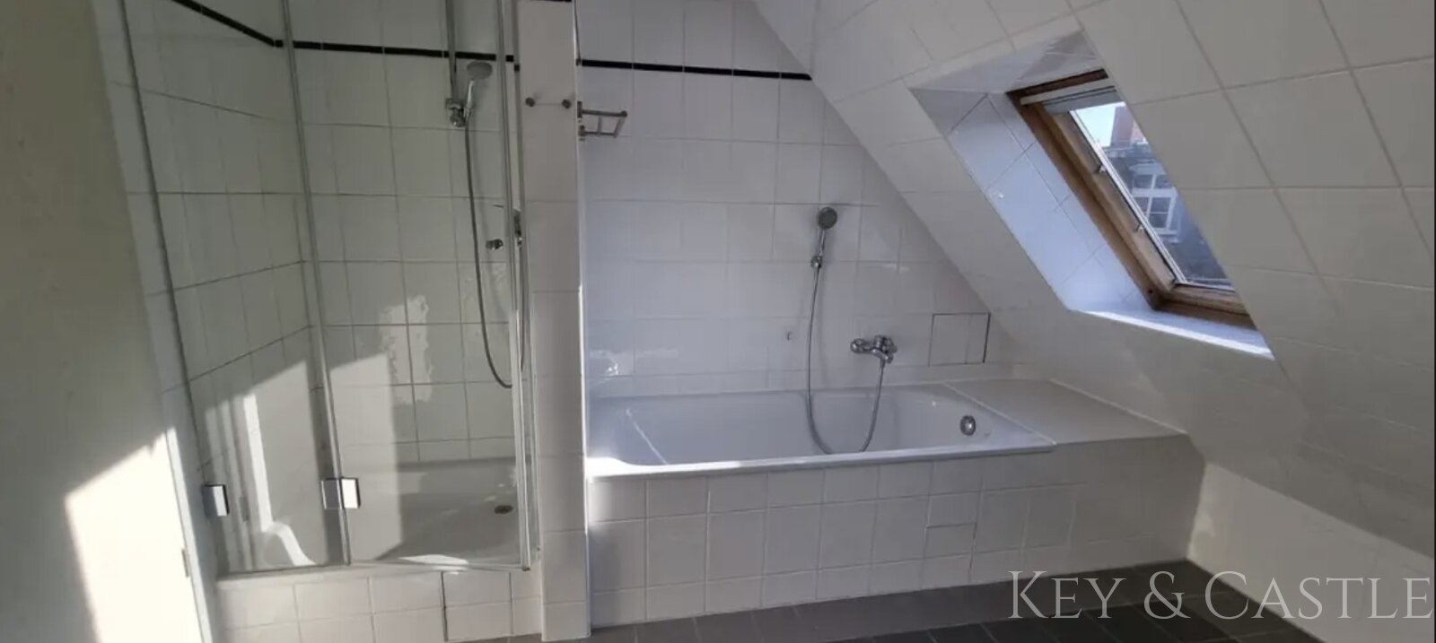 3-Zimmer Dachgeschoss in Friedenau unweit Rheingauviertel