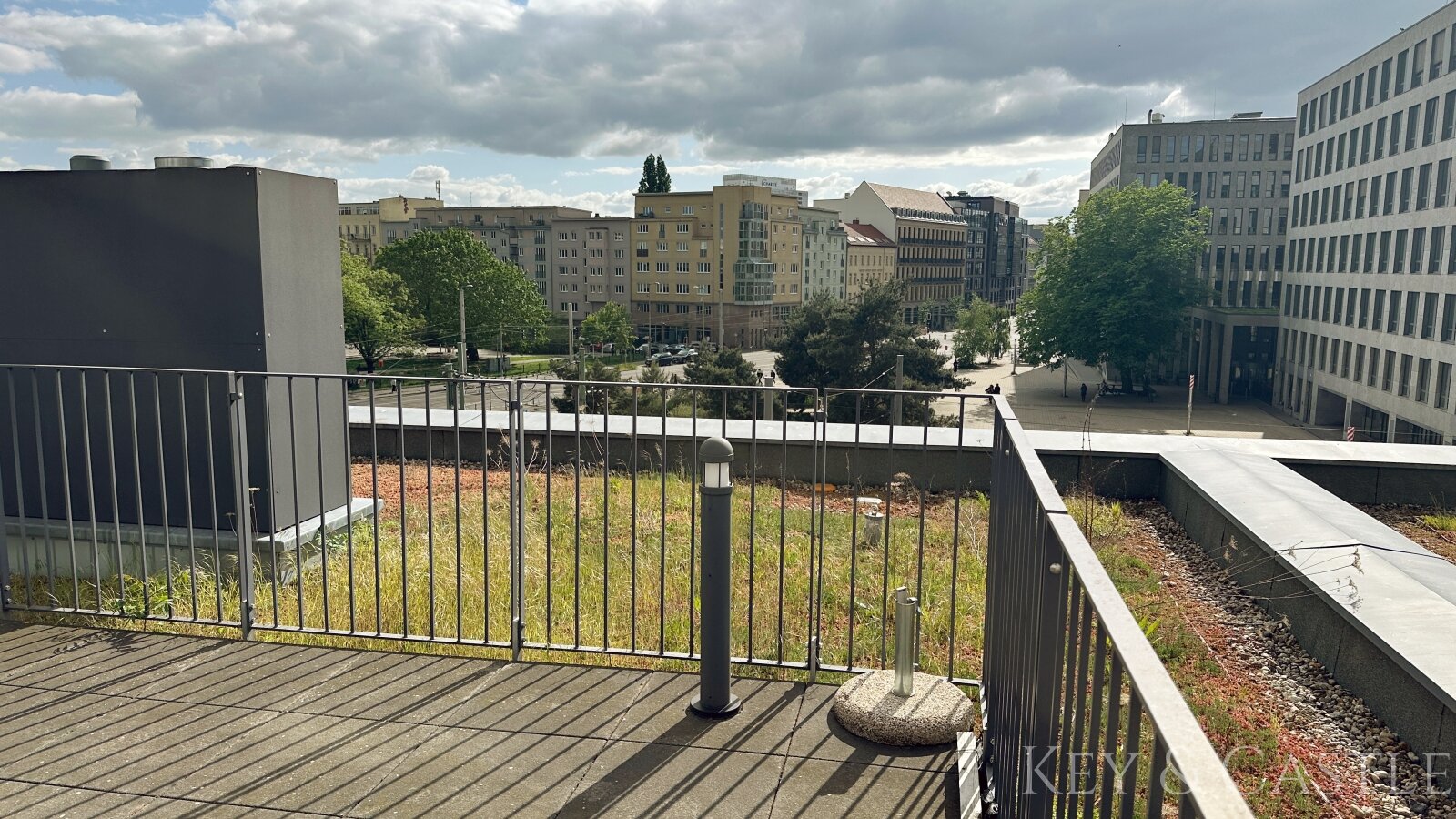 Dachterrasse am Nordbahnhof: Unverbaubarer Blick nach Westen