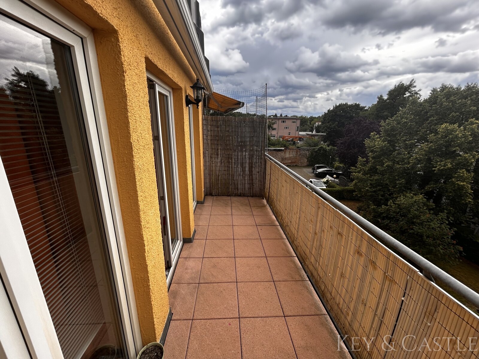 Berlin-Grünau: Helle 1-Zimmer-Wohnung mit Balkon & Stellplatz nahe der Dahme