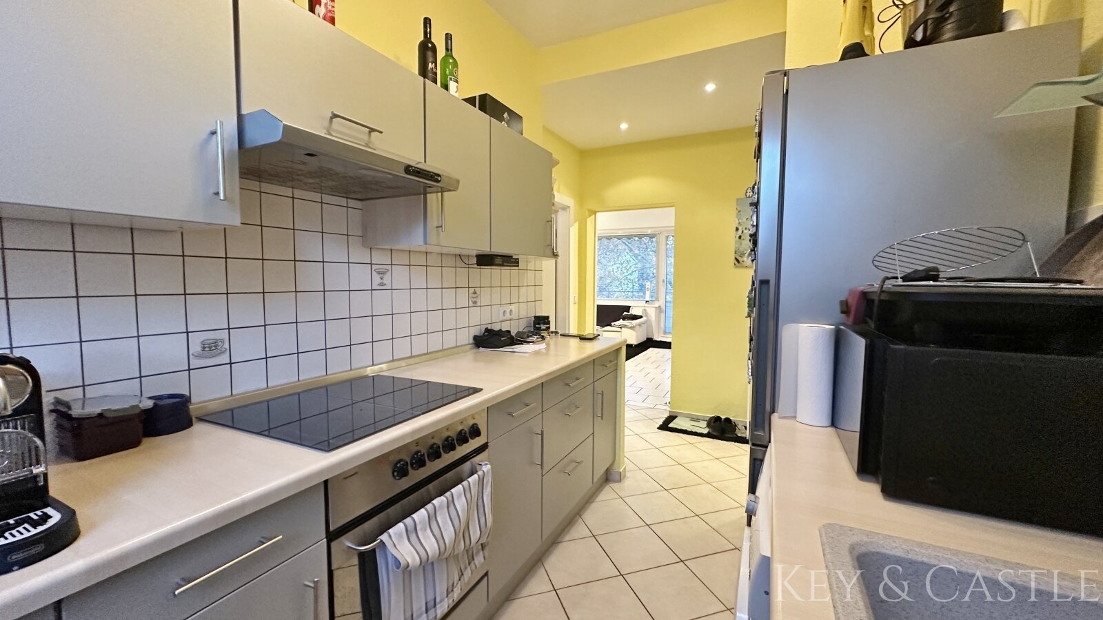 Lichterfelde - 2,5 Zimmer: komplett renovierte Wohnung mit Südausrichtung