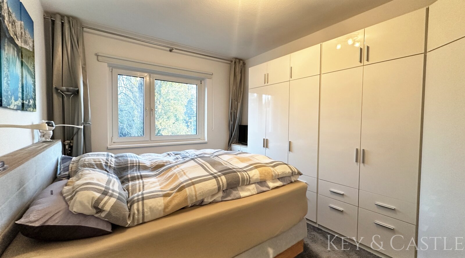 Lichterfelde - 2,5 Zimmer: komplett renovierte Wohnung mit Südausrichtung