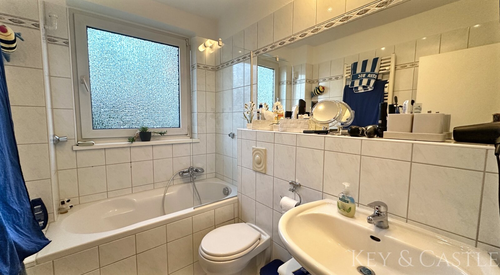 Lichterfelde - 2,5 Zimmer: komplett renovierte Wohnung mit Südausrichtung