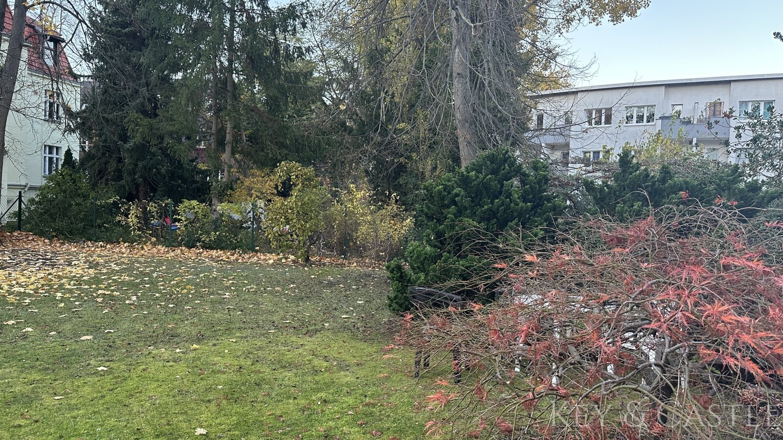 Lichterfelde - 2,5 Zimmer: komplett renovierte Wohnung mit Südausrichtung