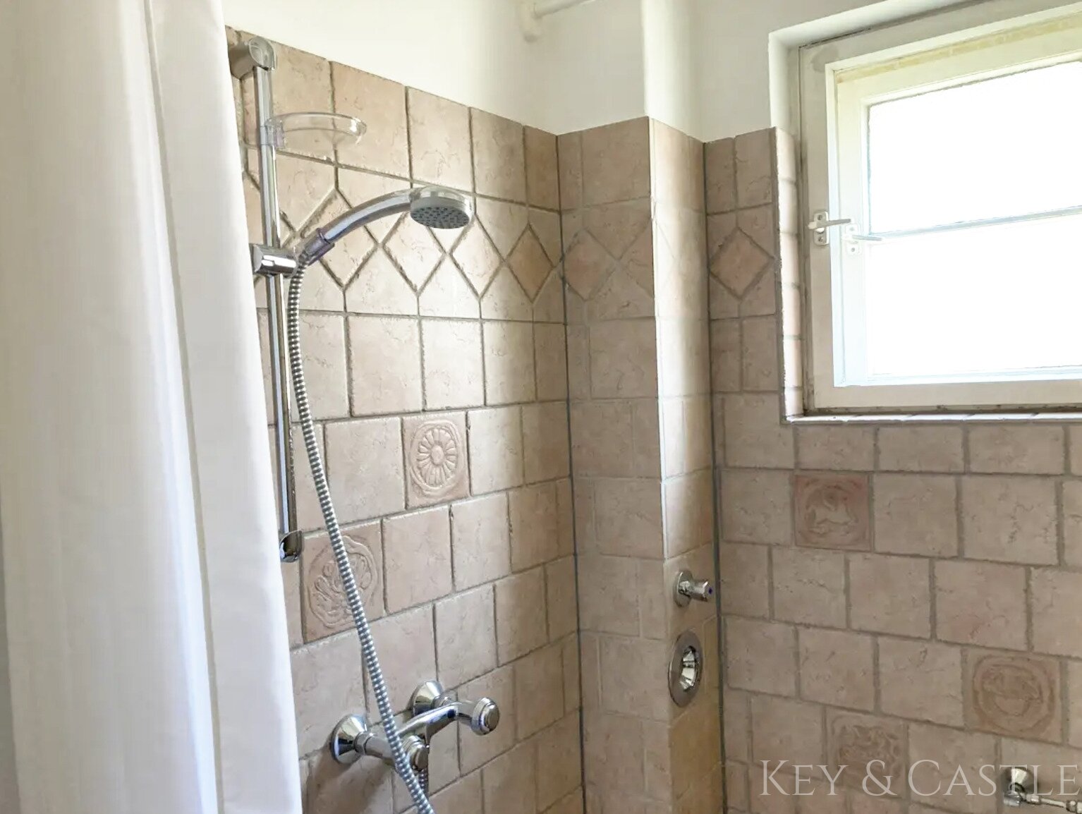  2-Zimmer Wohnung mit Wintergarten in Zehlendorf in ruhiger Nebenstraße und unmittelbarer Parklage