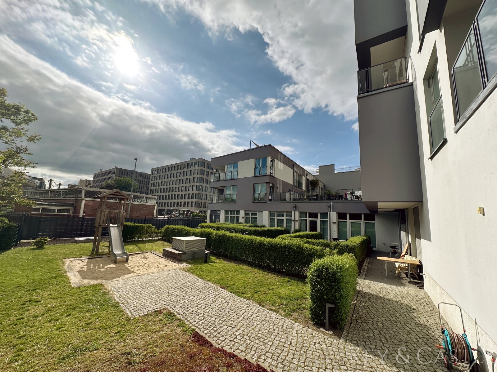 Studio mit Dachterrasse in Mitte