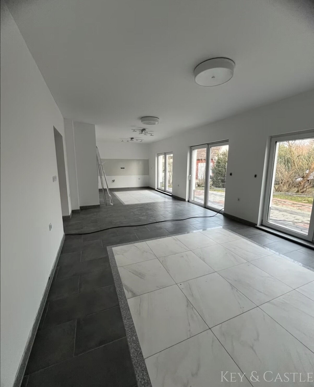 Modernes Neubauhaus mit Garten und Doppelgarage