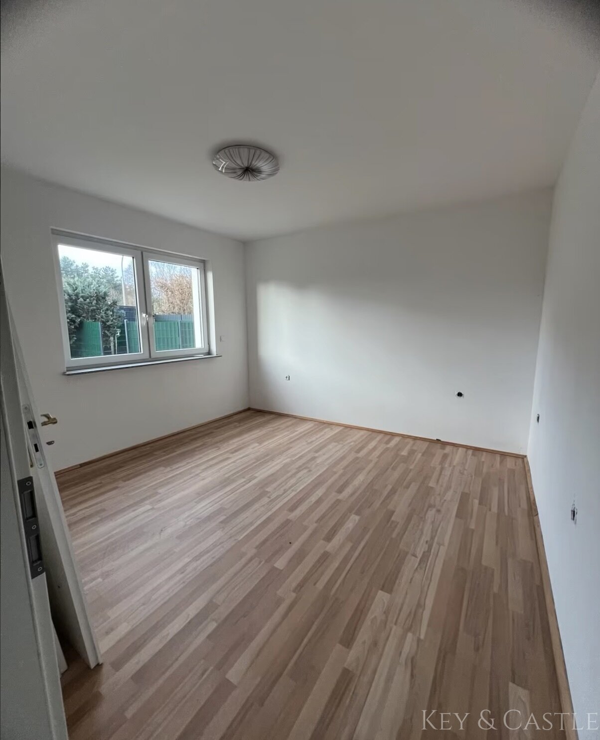 Modernes Neubauhaus mit Garten und Doppelgarage