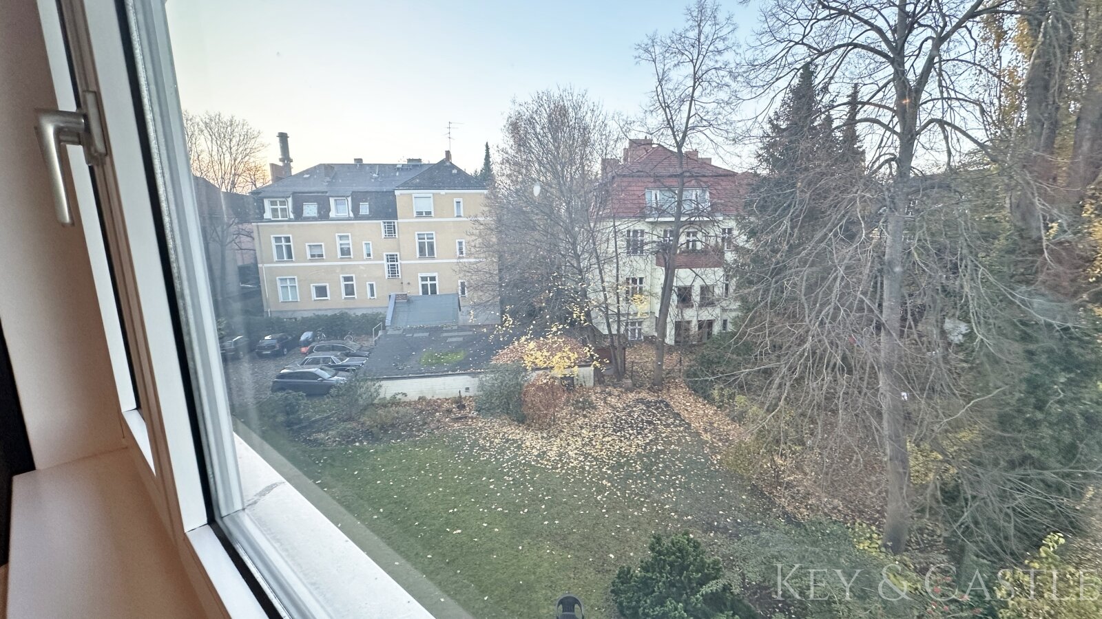 2 oder 3 Zimmer? Lichtdurchflutete Fachsanierung mit Südbalkon & Gartenmitnutzung