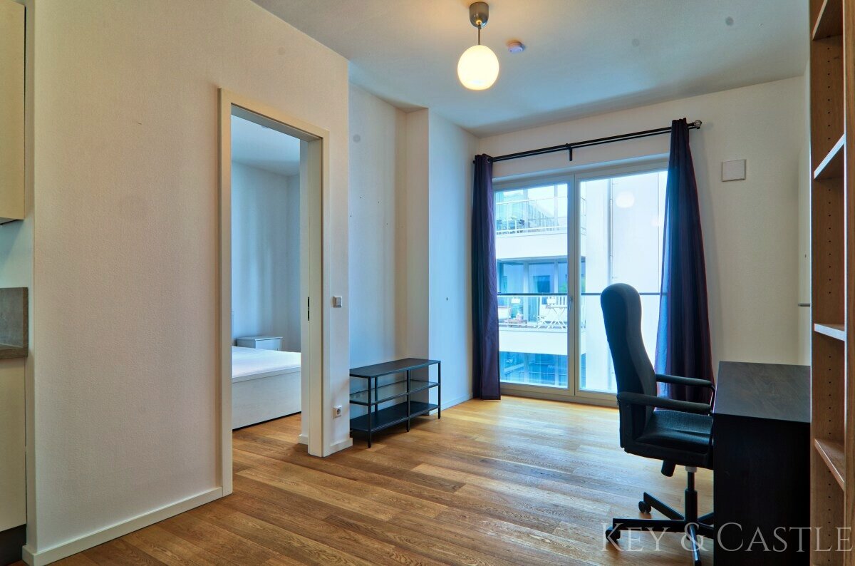 Über den Dächern von Mitte: Modernes Studio mit privater Dachterrasse