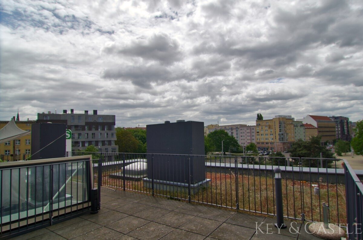 Über den Dächern von Mitte: Modernes Studio mit privater Dachterrasse
