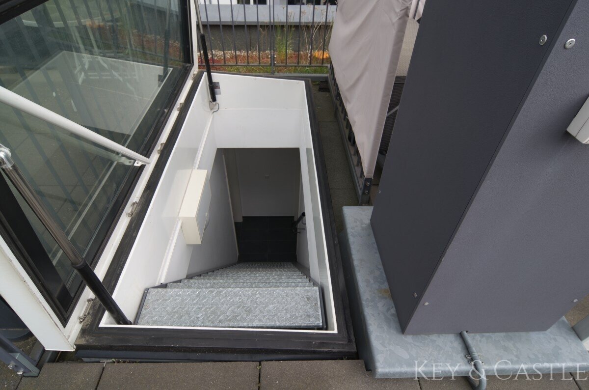 Über den Dächern von Mitte: Modernes Studio mit privater Dachterrasse