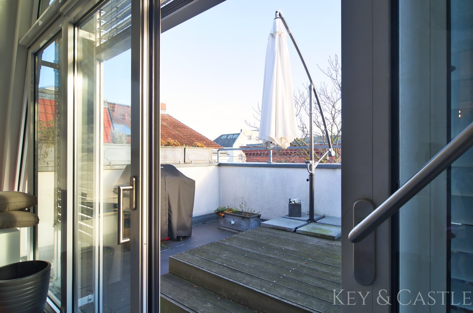 Luxus-Penthouse über den Dächern Berlins – Privater Aufzug & Dachterrasse