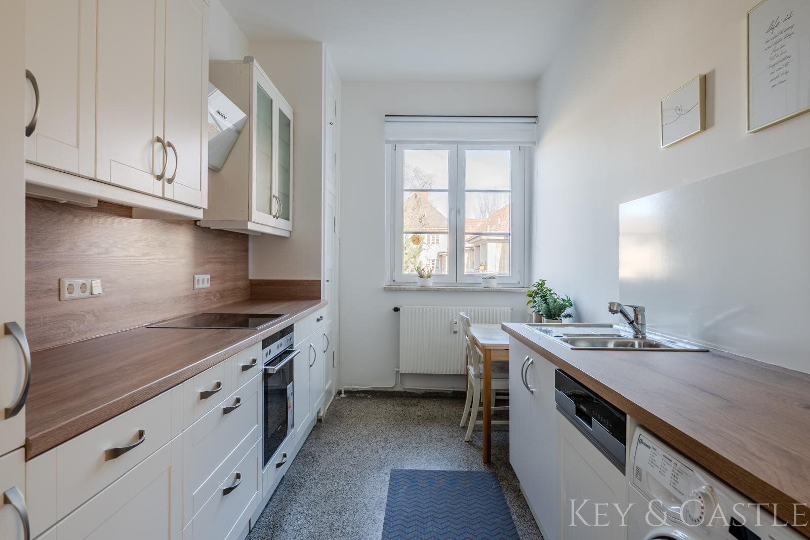 Einziehen & wohlfühlen: Kernsanierte 4-Zimmer-Wohnung mit Balkon & Extrafläche