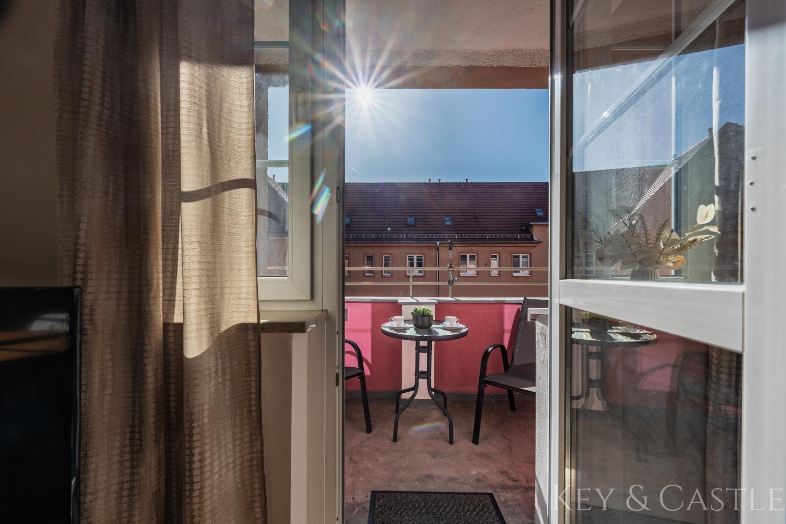 Einziehen & wohlfühlen: Kernsanierte 4-Zimmer-Wohnung mit Balkon & Extrafläche