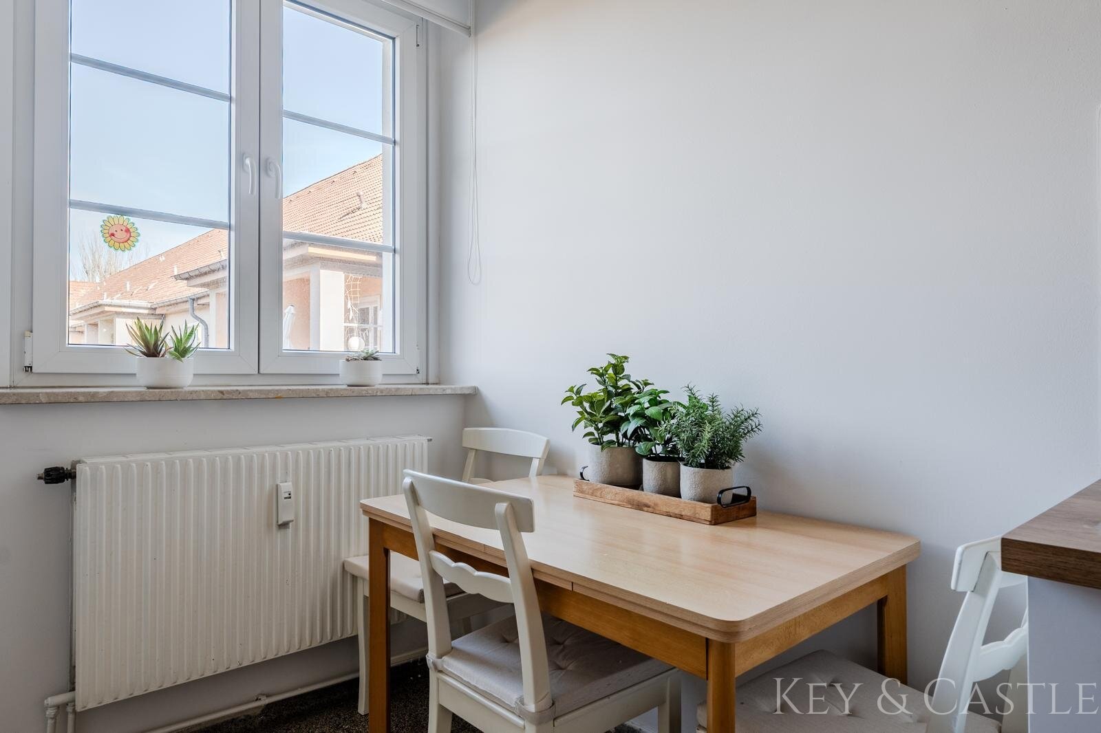 Einziehen & wohlfühlen: Kernsanierte 4-Zimmer-Wohnung mit Balkon & Extrafläche