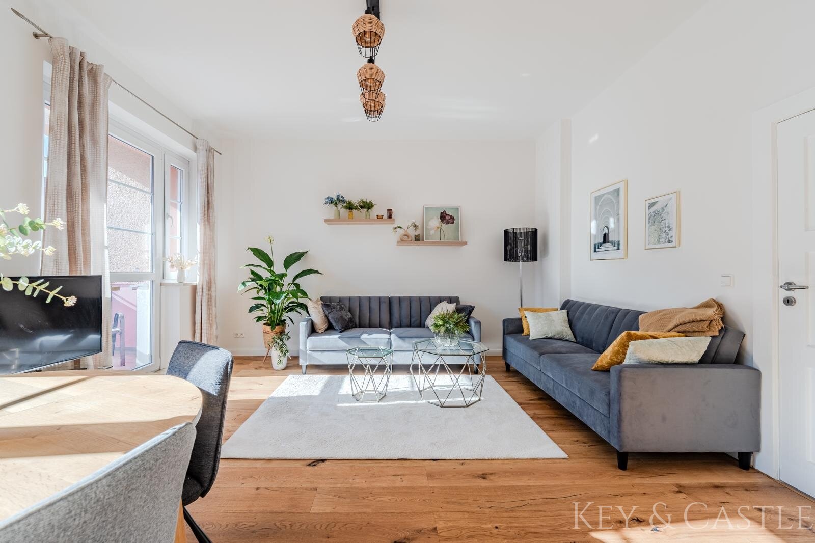 Einziehen & wohlfühlen: Kernsanierte 4-Zimmer-Wohnung mit Balkon & Extrafläche