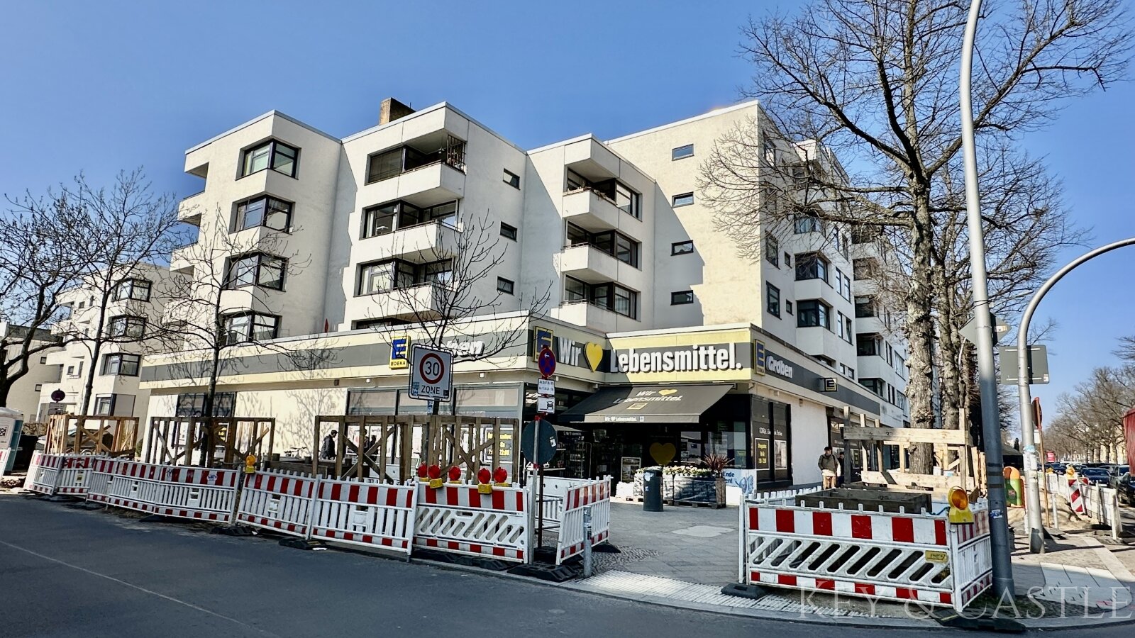Bezugsfrei im Westend: Apartment mit Terrasse und Stellplatz