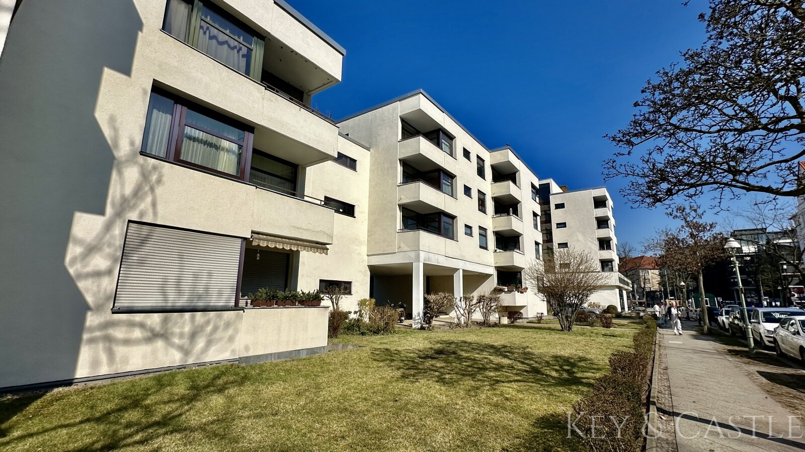 Bezugsfrei im Westend: Apartment mit Terrasse und Stellplatz