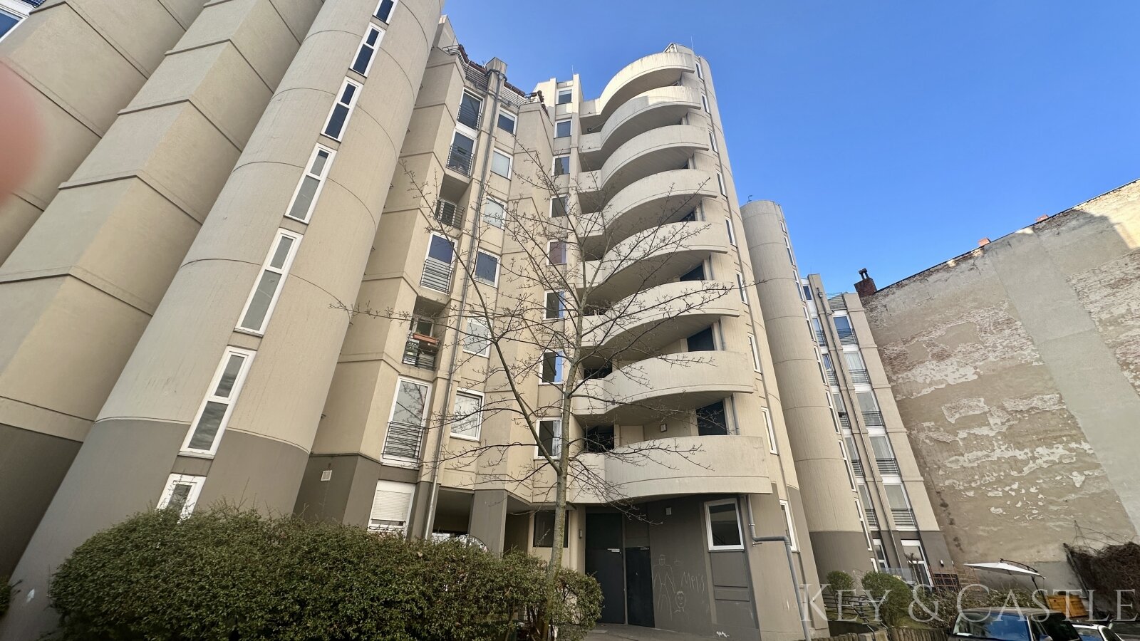 Direkt Einziehen: Sanierter Wohntraum mit West-Balkon und Parkett