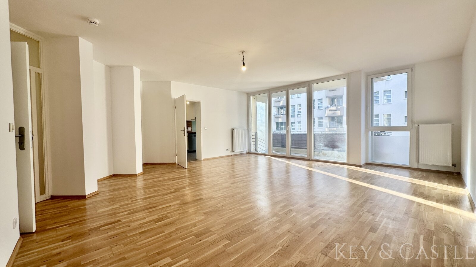 Direkt Einziehen: Sanierter Wohntraum mit West-Balkon und Parkett