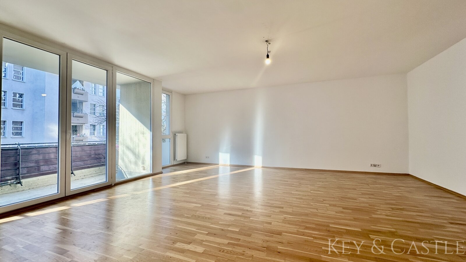 Direkt Einziehen: Sanierter Wohntraum mit West-Balkon und Parkett