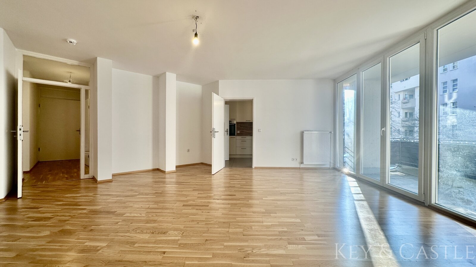 Effizienz trifft Eleganz: 3-Zimmer-Refugium ohne Platzverschwendung in Mitte